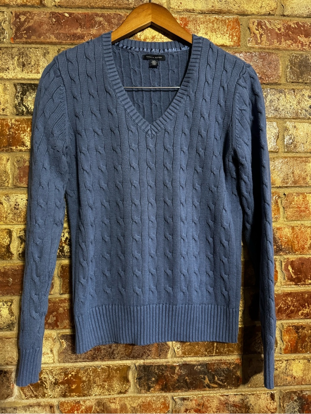 2010 Tommy Hilfiger thick cable knit V neck sweater